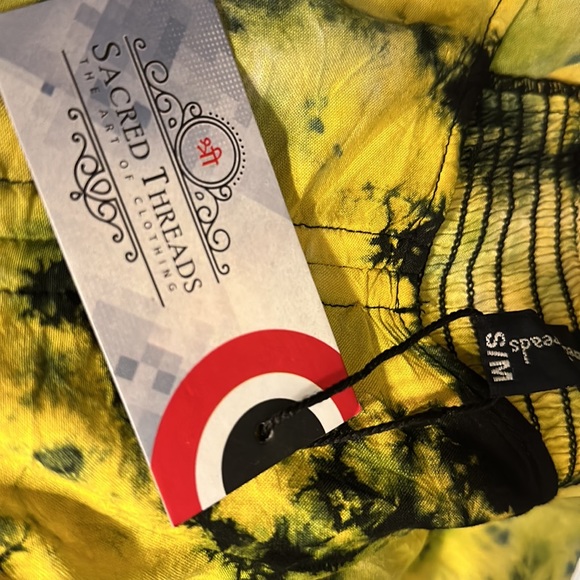 NWT.  S/M Tye-Dye Crop Top by Sacred Threads. BL/RD 10.   223069 - Picture 3 of 4